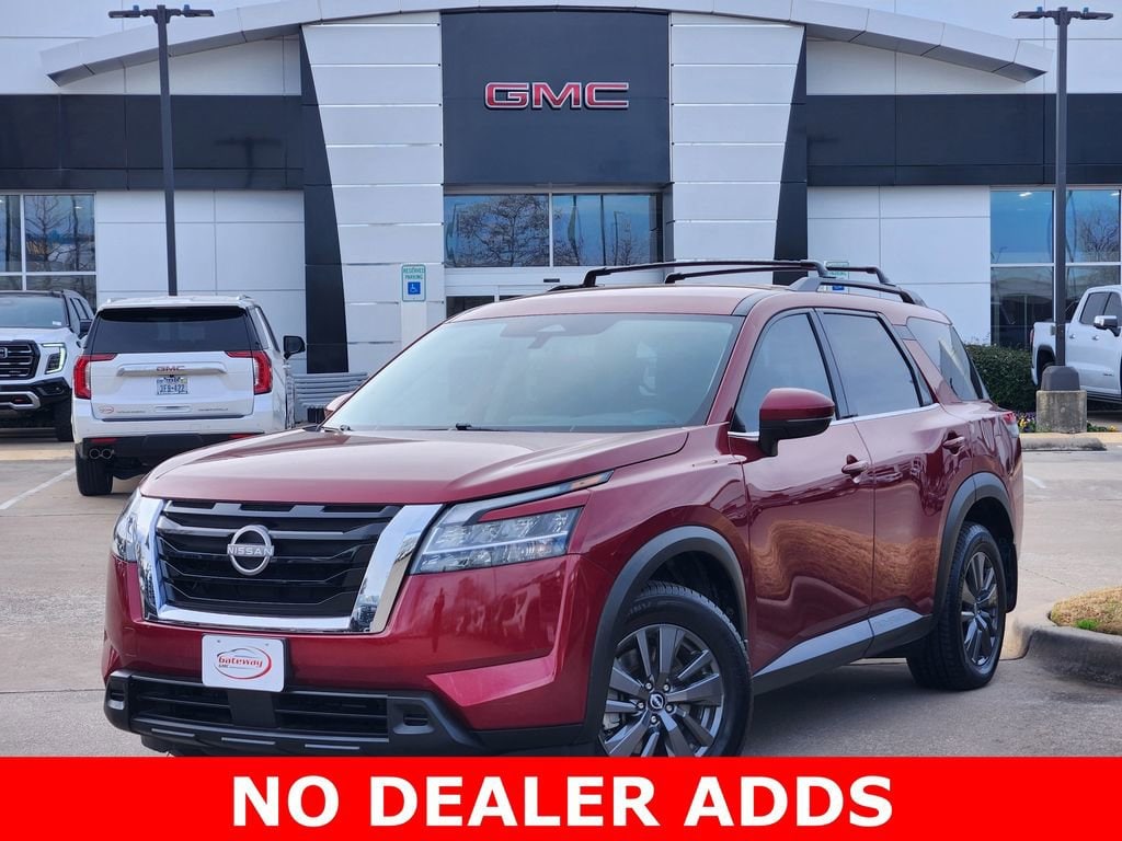 2022 Nissan Pathfinder SV