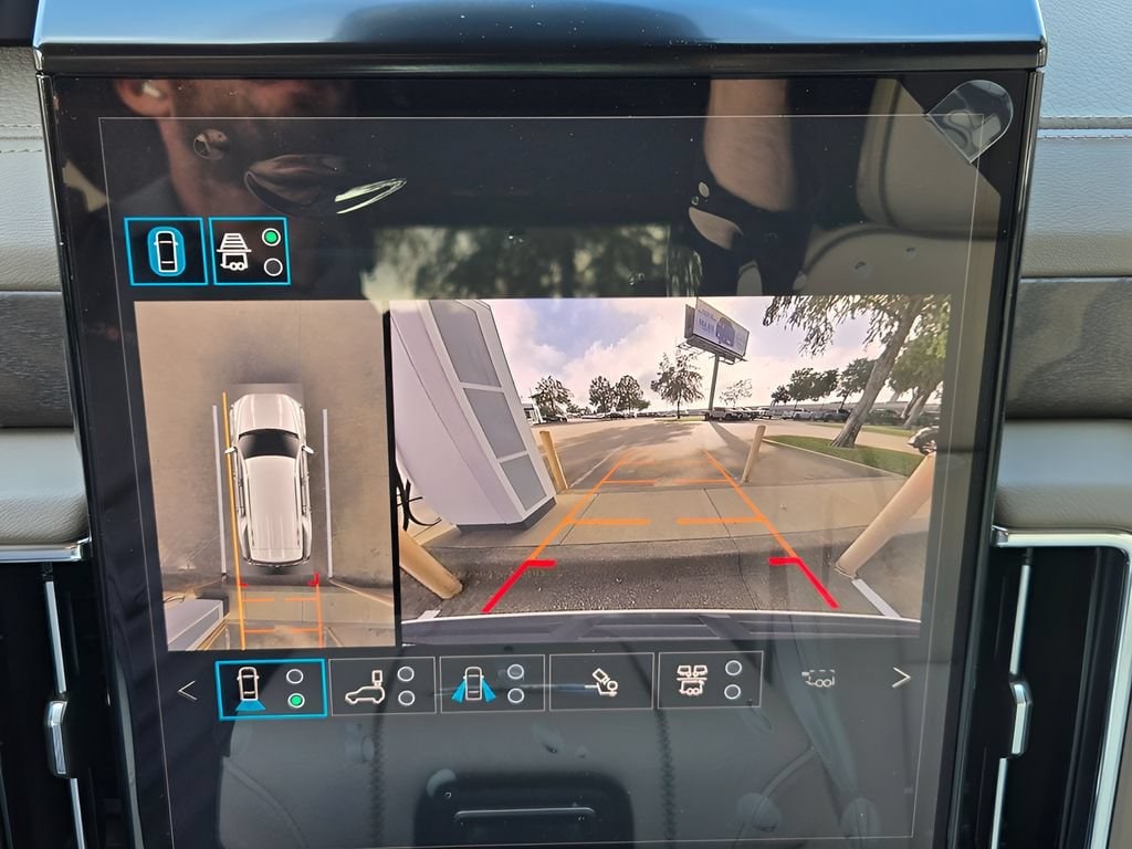 2026 GMC Yukon Denali - Photo 12