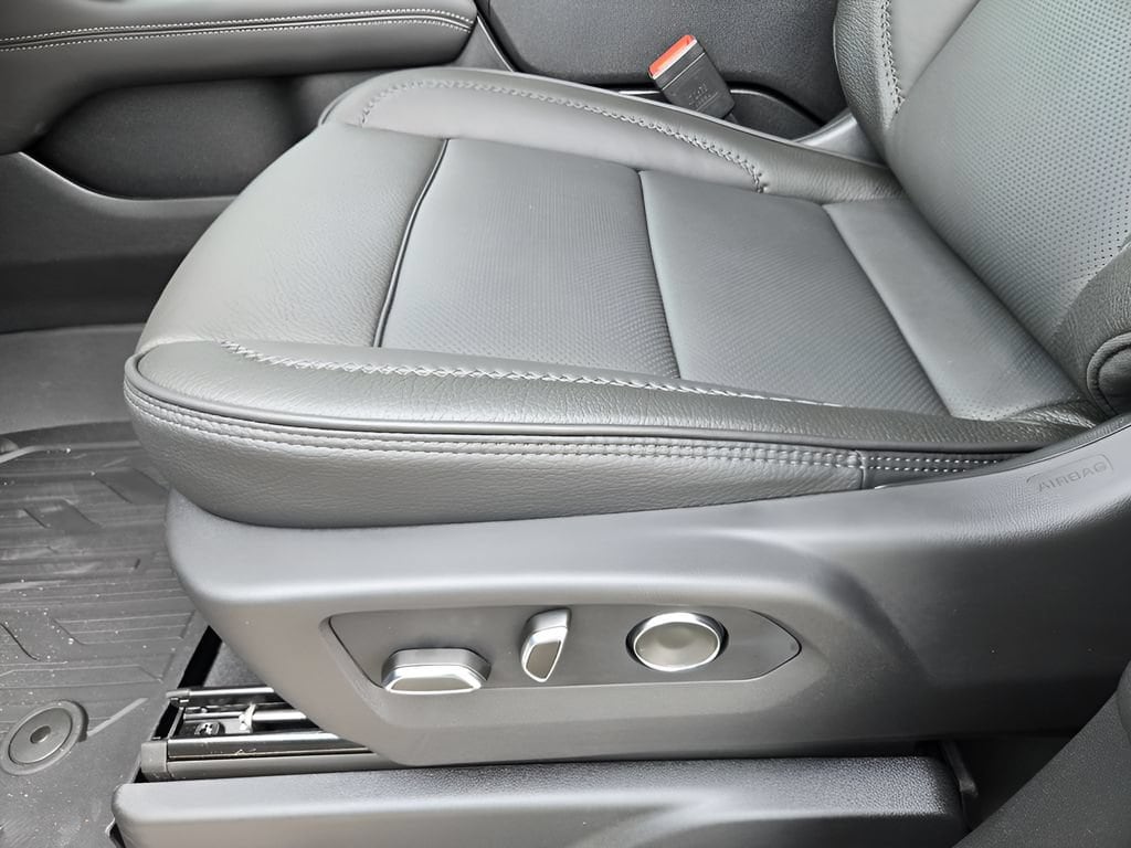 2026 GMC Yukon Denali - Photo 16