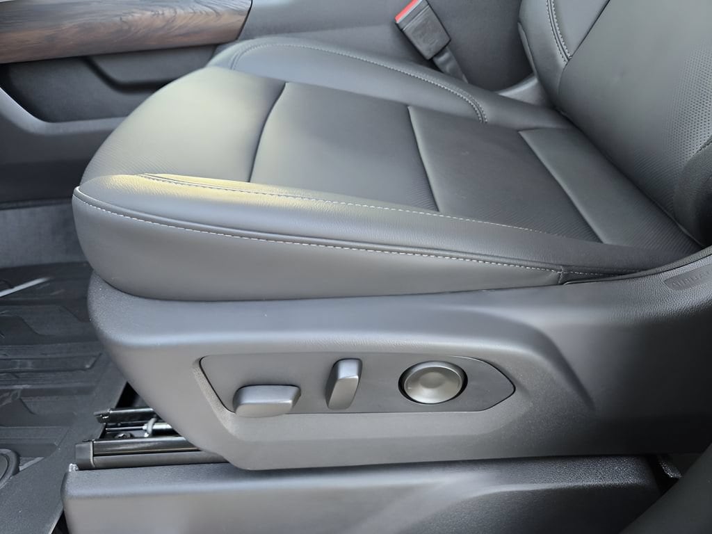 2026 GMC Sierra 1500 SLT - Photo 17