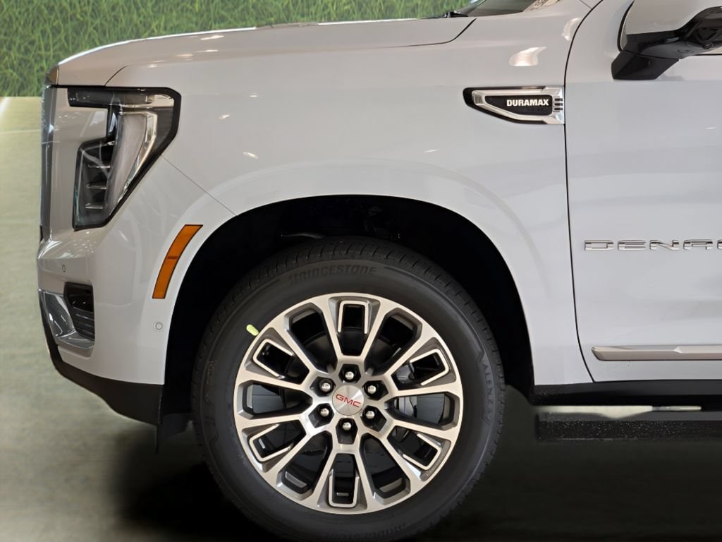 2026 GMC Yukon Denali - Photo 6