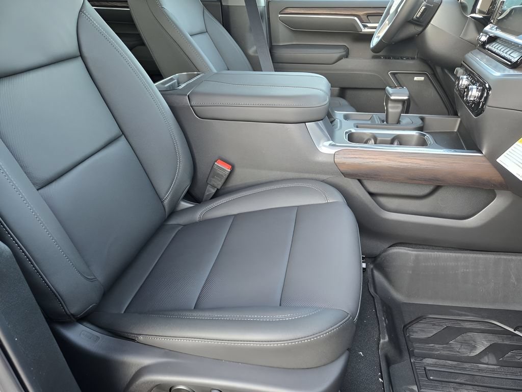 2026 GMC Sierra 1500 SLT - Photo 9