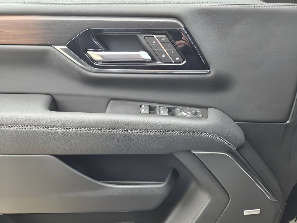 2026 GMC Yukon Denali - Photo 15