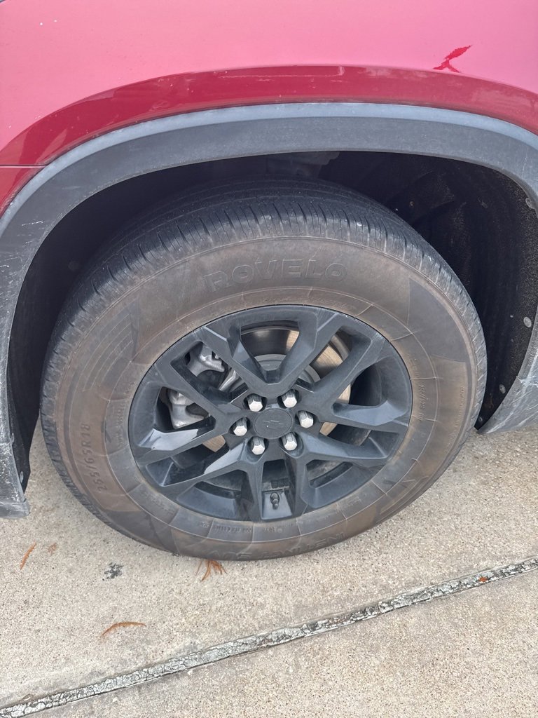 2021 Chevrolet Traverse Cloth photo 2