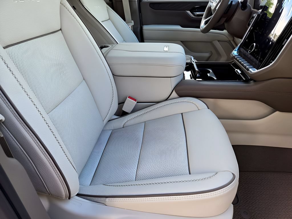 2026 GMC Yukon Denali - Photo 9