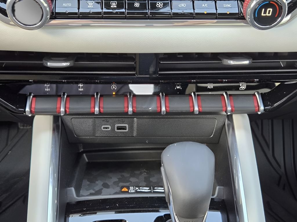 2026 GMC Canyon AT4X - Photo 13
