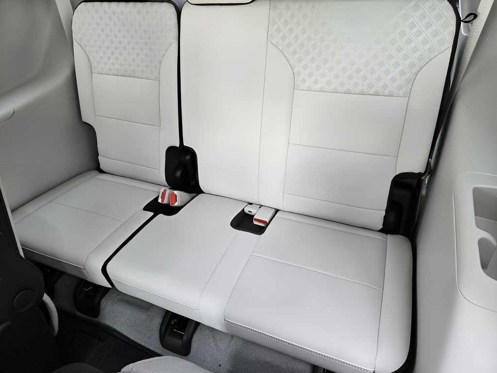 2026 GMC Acadia Denali - Photo 21