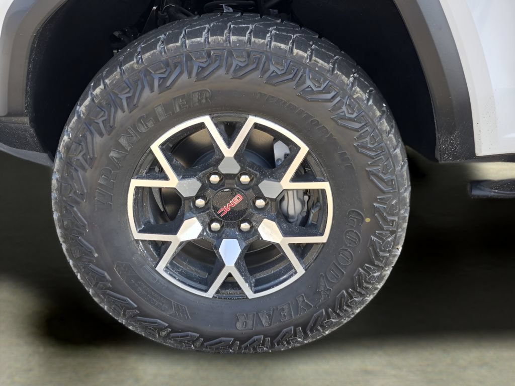 2026 GMC Canyon AT4X - Photo 7