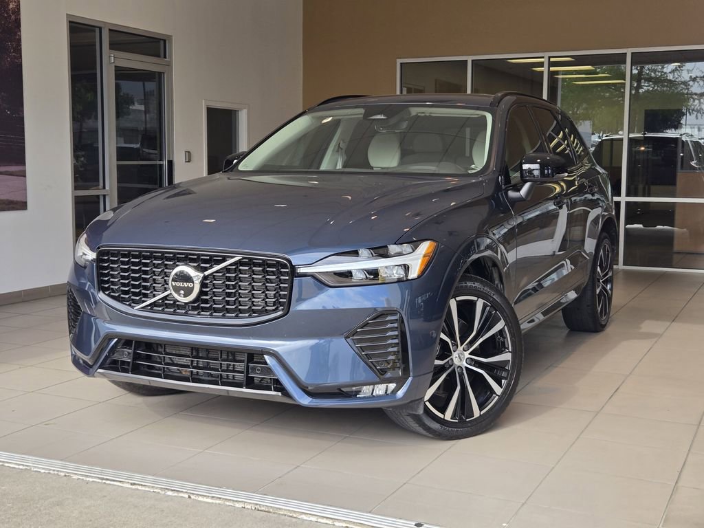 2024 Volvo XC60 B5 Plus Dark Theme AWD's photo