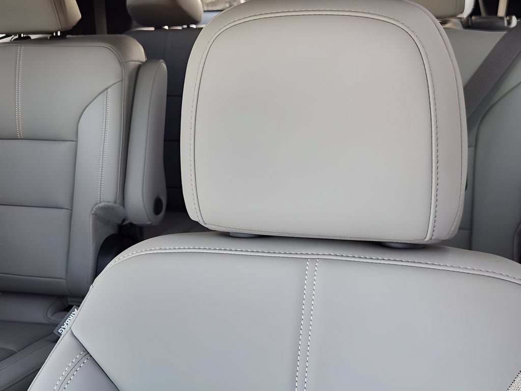 2026 GMC Acadia Elevation - Photo 17