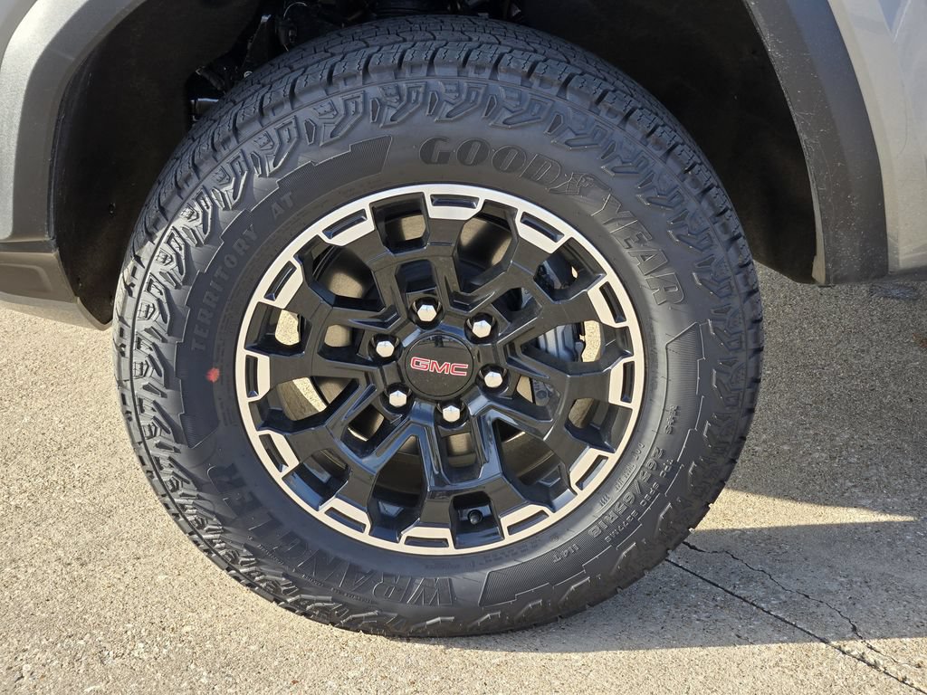 2026 GMC Canyon AT4 - Photo 9