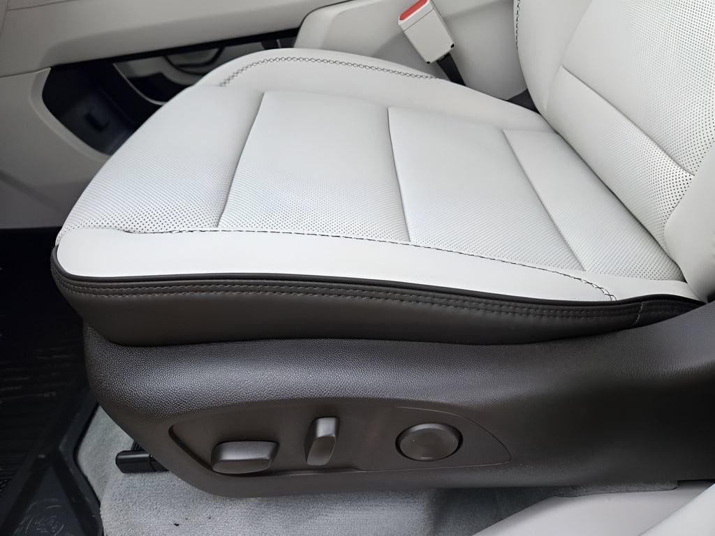 2026 GMC Acadia Denali - Photo 16