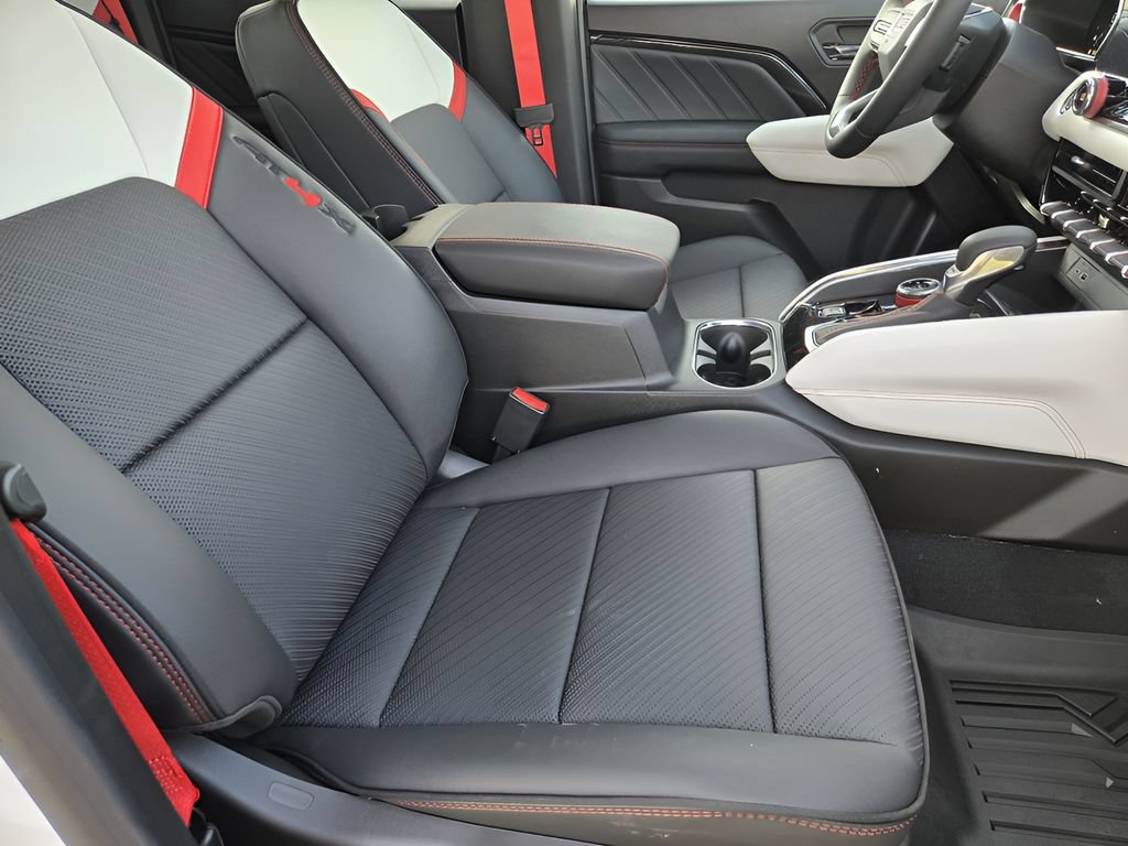 2026 GMC Canyon AT4X - Photo 9