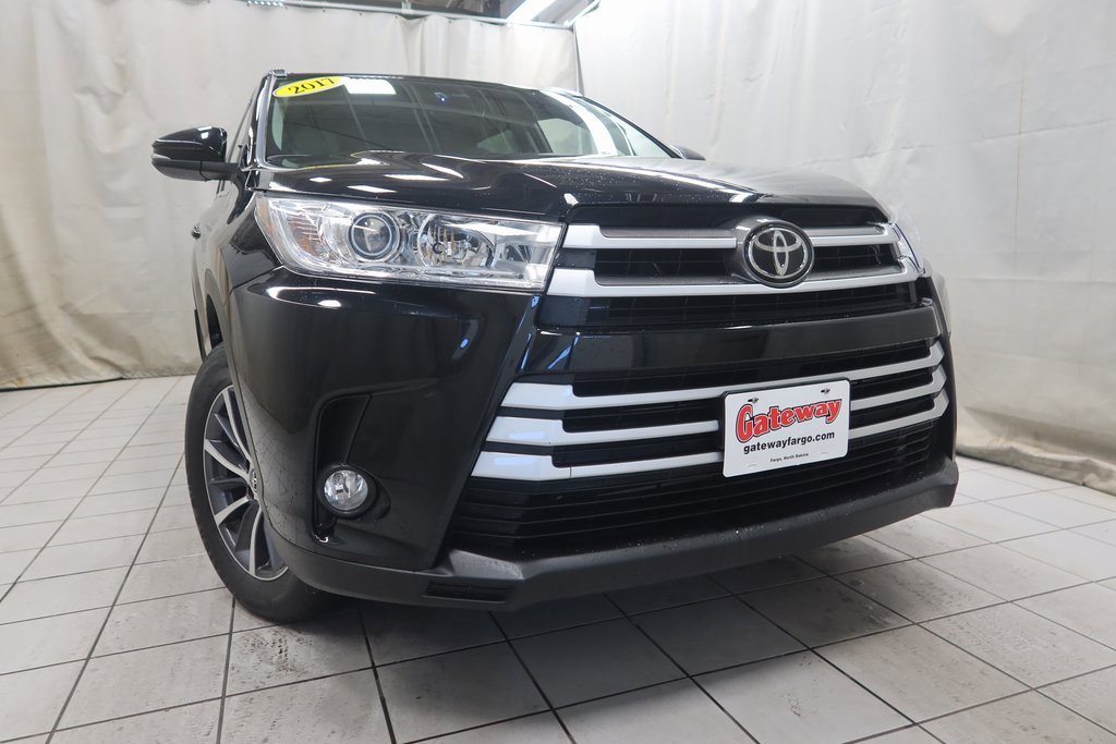 2017 Toyota Highlander XLE photo 2