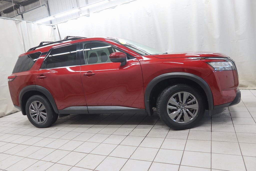 2022 Nissan Pathfinder SV