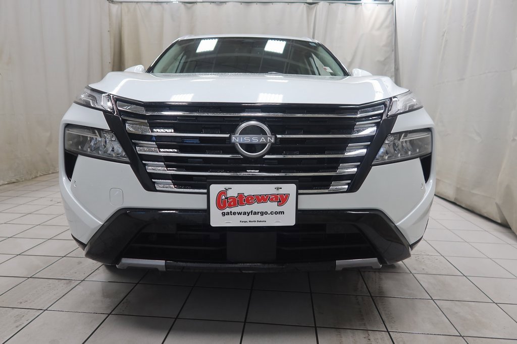 2024 Nissan Rogue Platinum photo 3