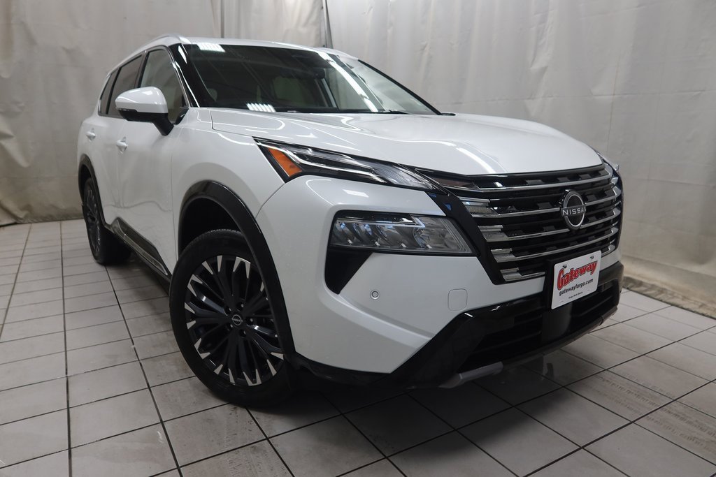 2024 Nissan Rogue Platinum photo 2
