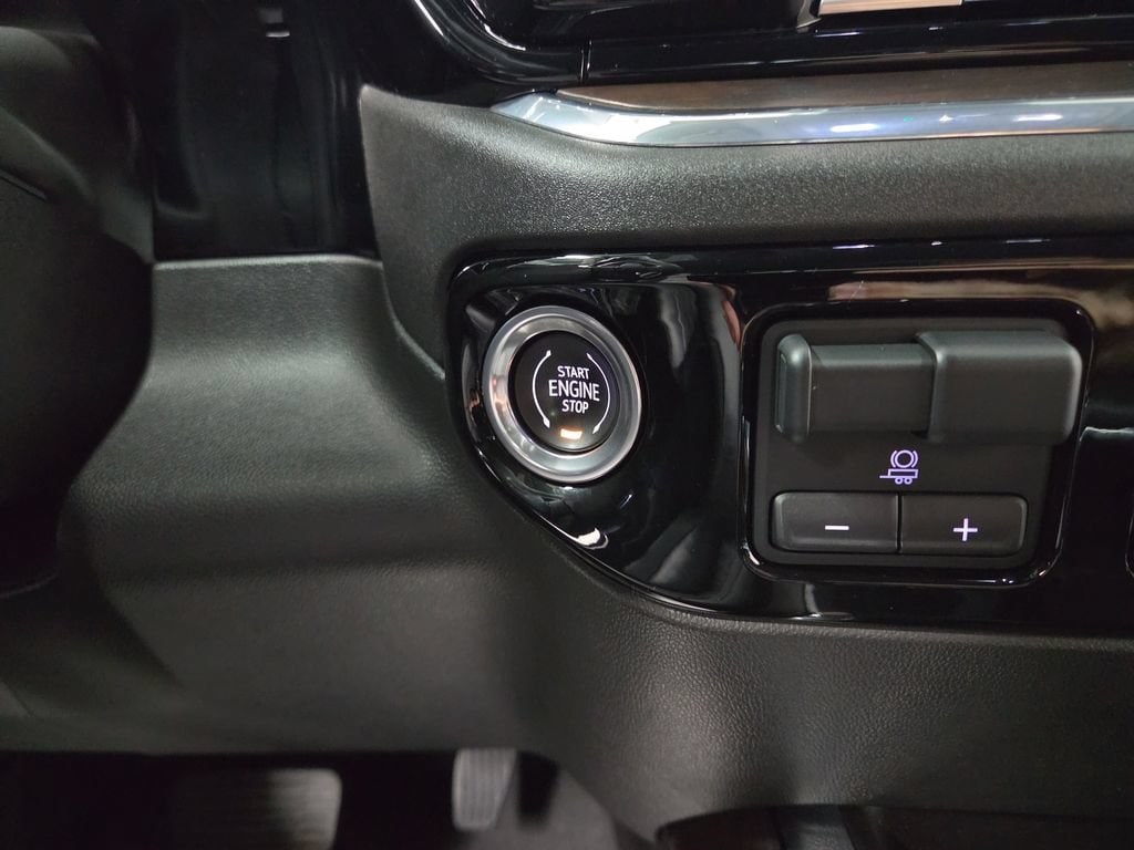 2024 GMC Sierra 1500 SLT - Photo 18