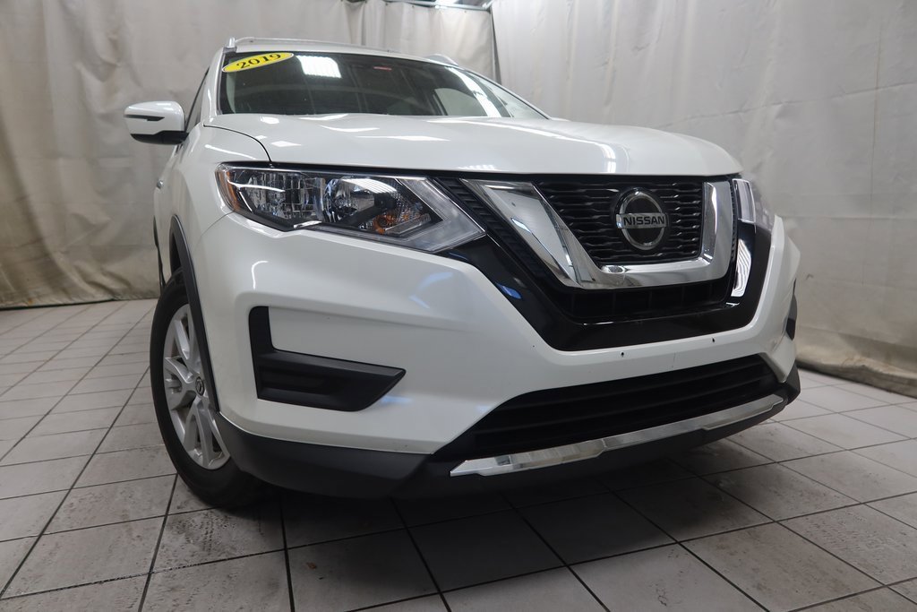 2019 Nissan Rogue SV photo 2