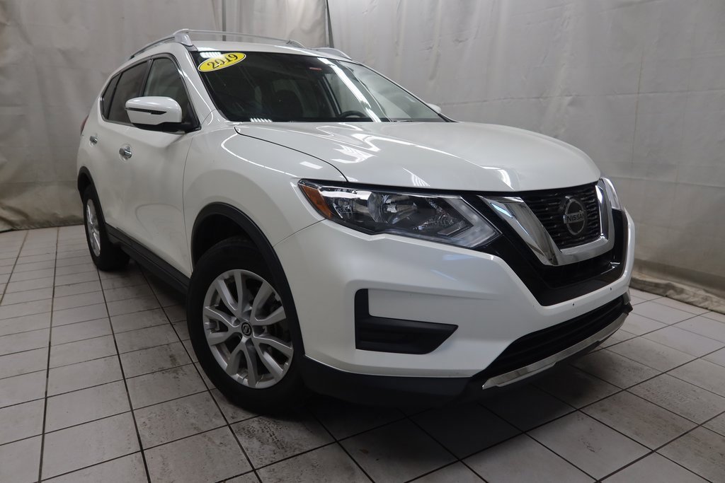 2019 Nissan Rogue SV photo 3