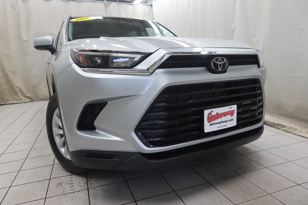 2024 Toyota Grand Highlander XLE photo 2