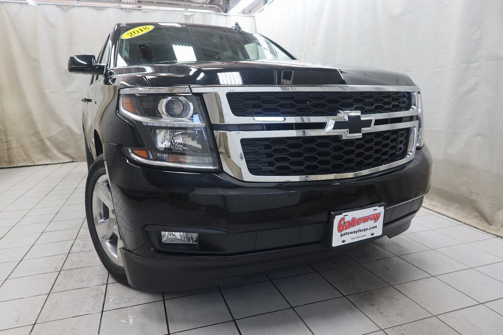 2018 Chevrolet Suburban LT photo 2