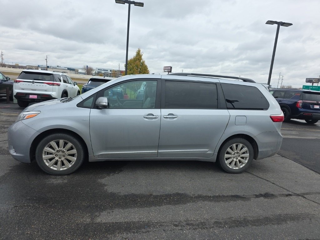 Used 2017 Toyota Sienna XLE