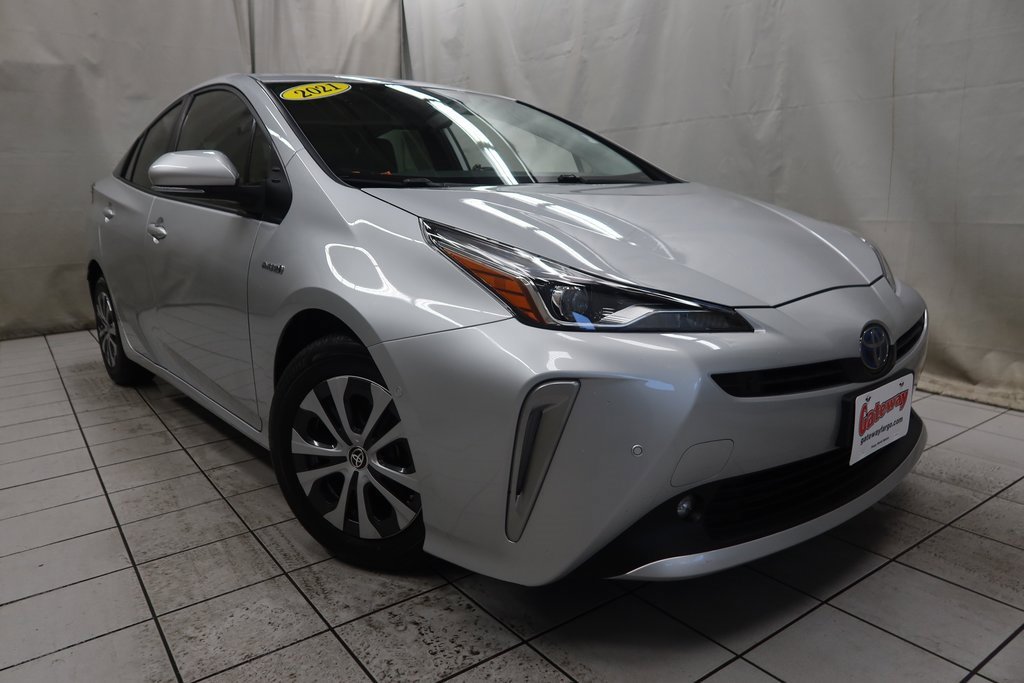 2021 Toyota Prius LE photo 3