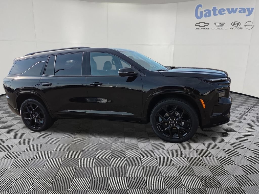Used 2025 Chevrolet Traverse RS SUV