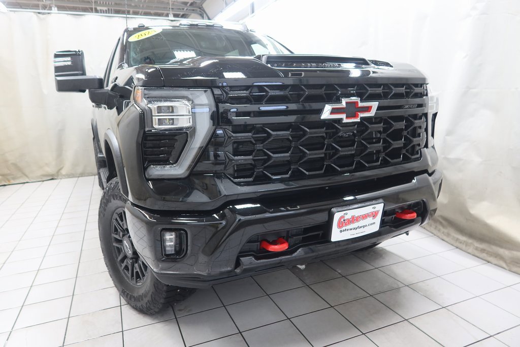 2024 Chevrolet Silverado 2500HD ZR2 photo 2