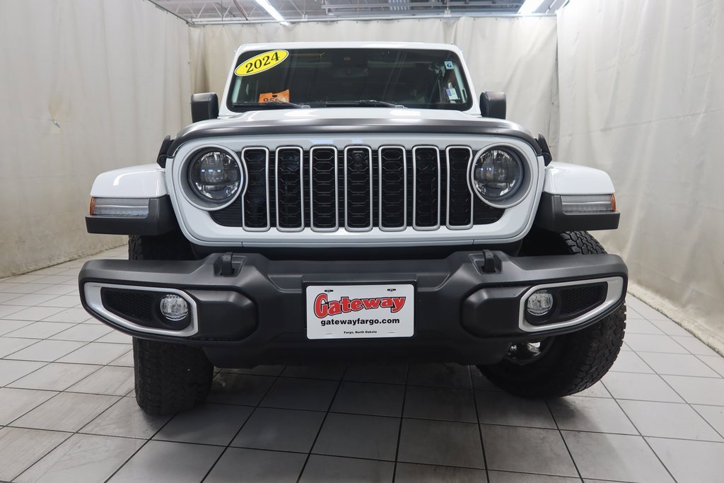 2024 Jeep Wrangler Sahara photo 4
