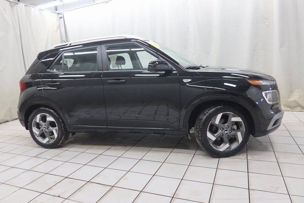 2023 Hyundai Venue SEL's photo