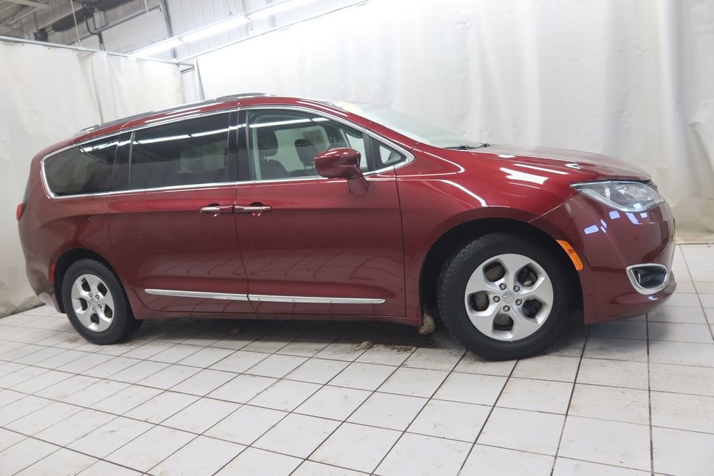 2017 Chrysler Pacifica Touring-L Plus
