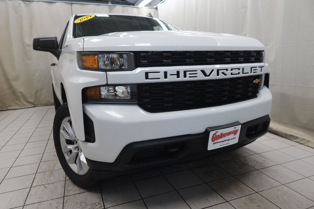 2019 Chevrolet Silverado 1500 Custom photo 2