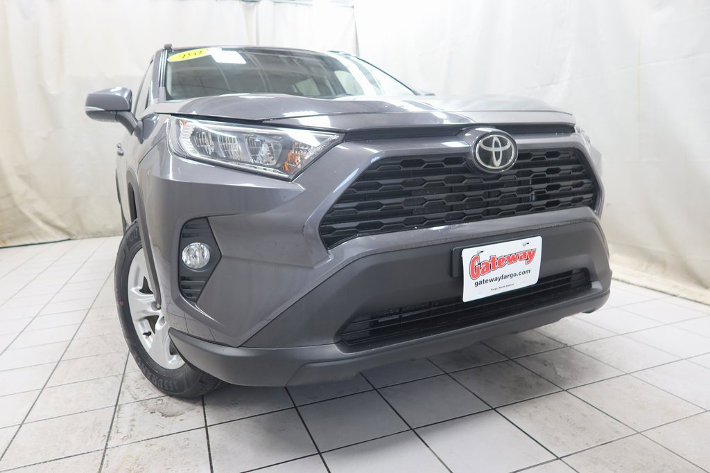2021 Toyota RAV4 XLE photo 2