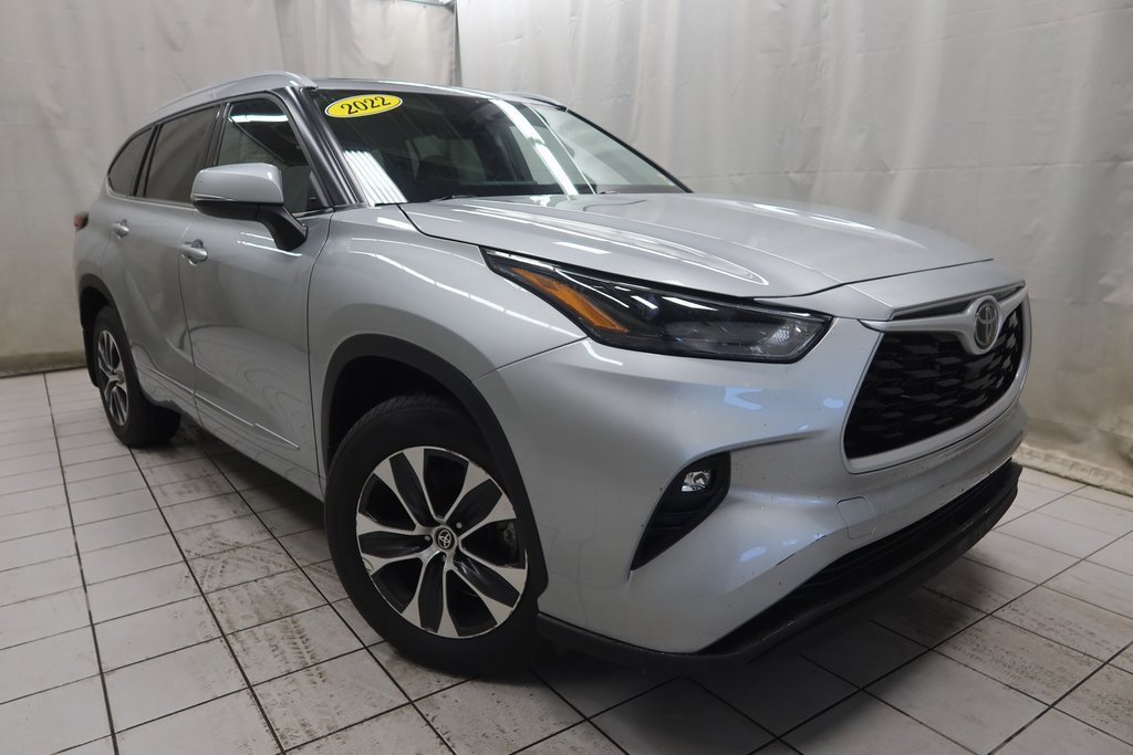 2022 Toyota Highlander XLE photo 3