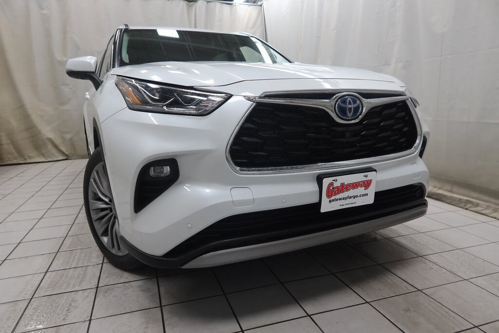 Used 2022 Toyota Highlander Hybrid Platinum