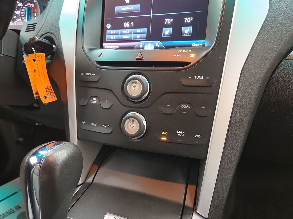 2015 Ford Explorer XLT - Photo 16