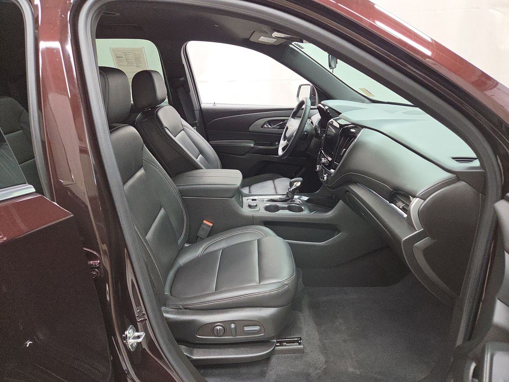 2023 Chevrolet Traverse 3LT - Photo 12