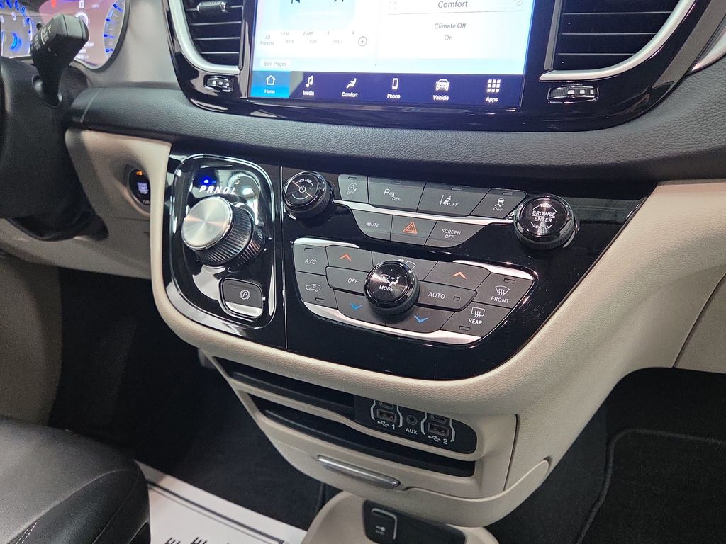 2024 Chrysler Pacifica Touring L - Photo 16