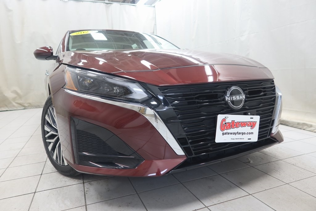 Used 2024 Nissan Altima SV with VIN 1N4BL4DW8RN308254 for sale in Fargo, ND