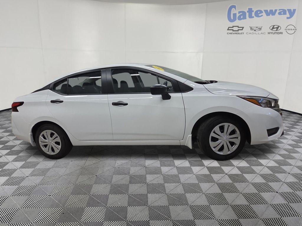 2025 Nissan Versa 1.6 S CVT's photo