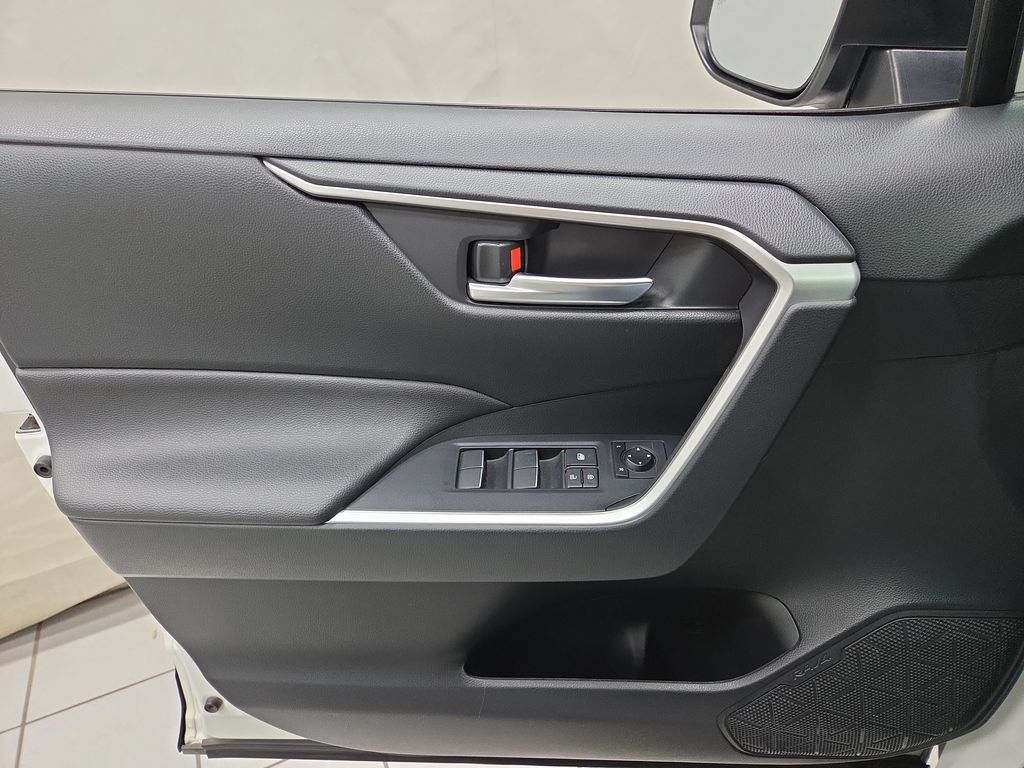 2020 Toyota RAV4 XLE Premium - Photo 20