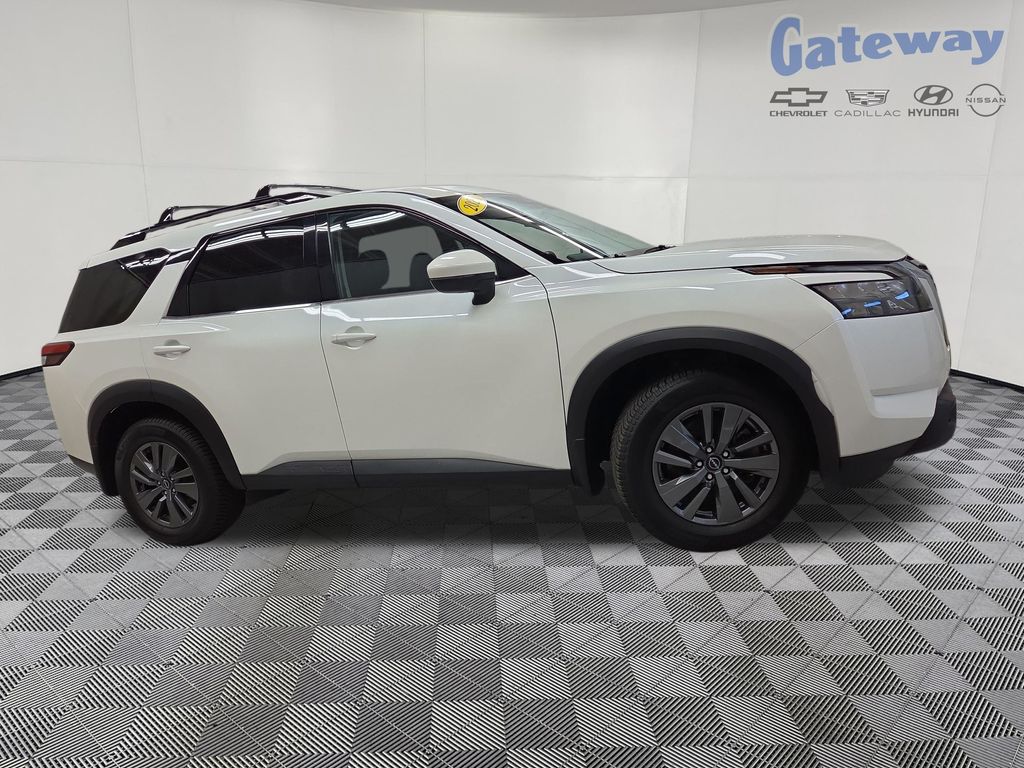 2024 Nissan Pathfinder SV 4WD's photo