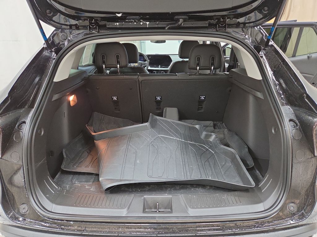 2025 Chevrolet Trax LT - Photo 9