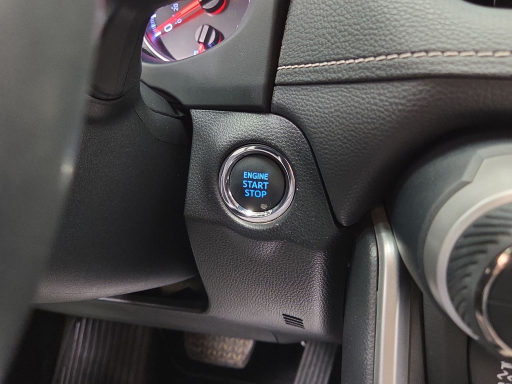 2020 Toyota RAV4 XLE Premium - Photo 17