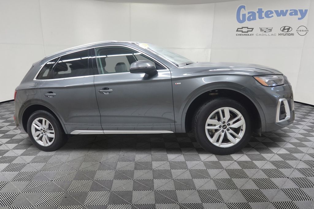 2024 Audi Q5 45 Premium's photo