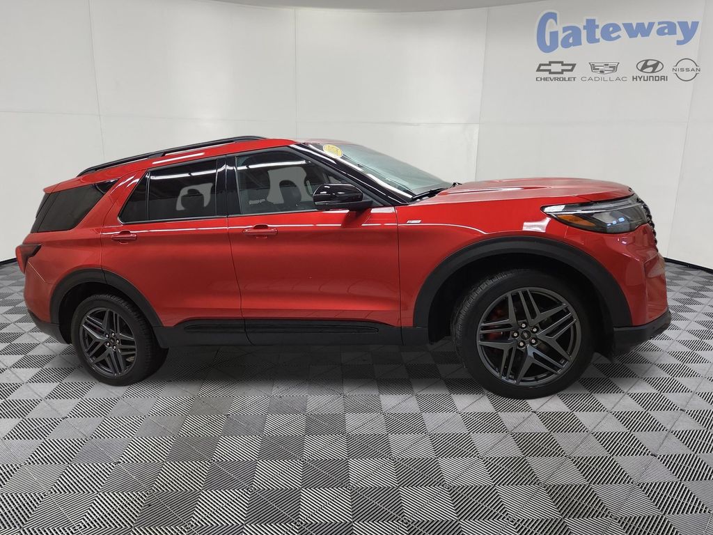 2025 Ford Explorer ST-LINE 4WD (PL535)'s photo