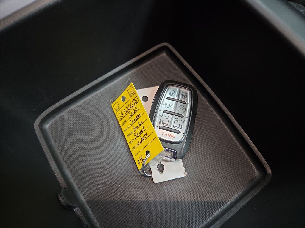 2025 Chrysler Pacifica Select - Photo 14