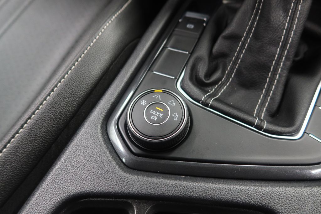2022 Volkswagen Tiguan SE - Photo 19